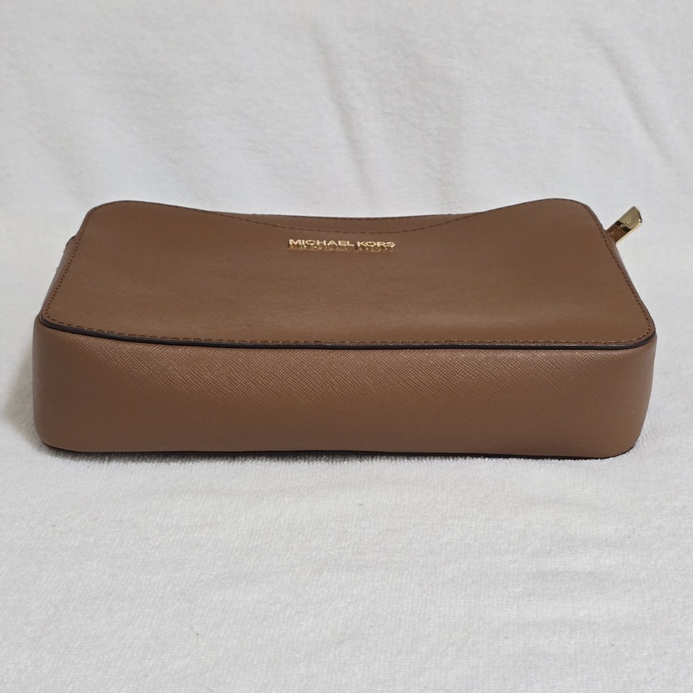 New Michael Kors Jet Set Travel Med Dome Brown Saffiano Leather Crossbody Purse‎ - Picture 12 of 16